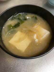 玉ねぎを入れた手作り味噌汁